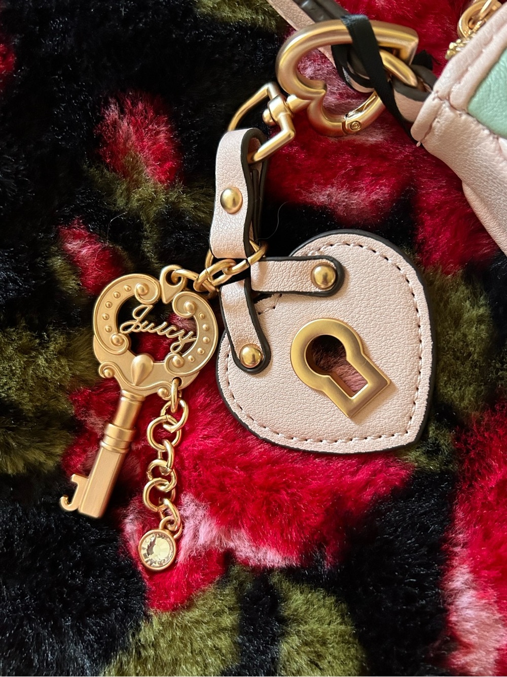 Juicy Couture Sage Green and Baby Pink Faux Leather “Royal to Convertible Baguet - Picture 13 of 15